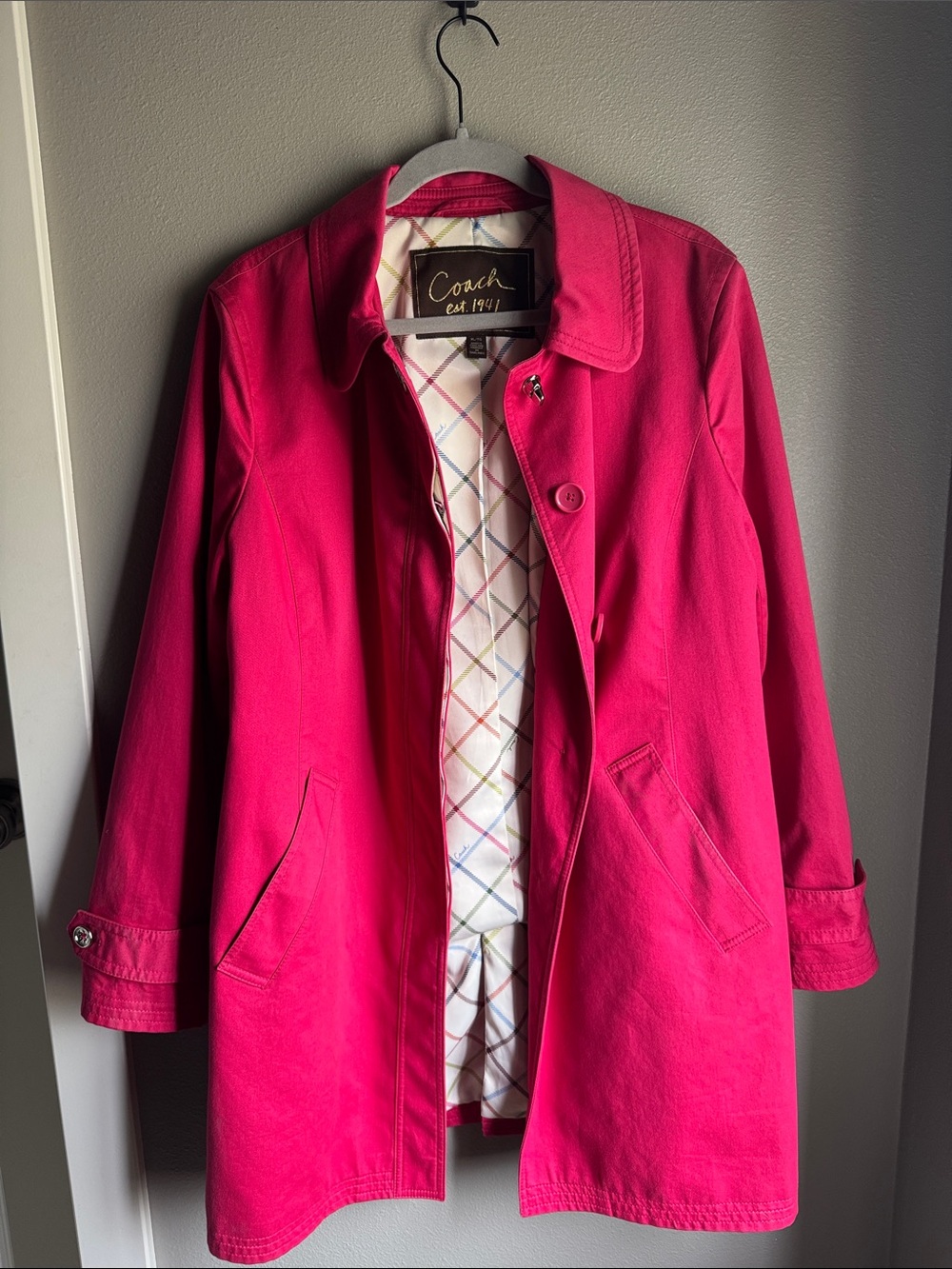 Coach Women’s Pink Turn
Lock Button Trench Style Coat, Size XL.